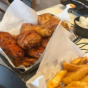 교촌치킨 사진