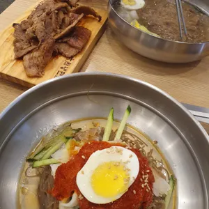 육쌈냉면 사진