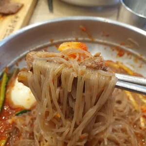 육쌈냉면 사진