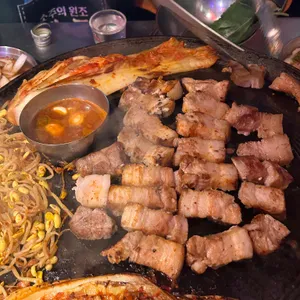 동두천솥뚜껑삼겹살 사진