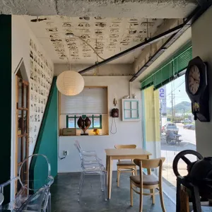 간판없는커피집 리뷰 사진