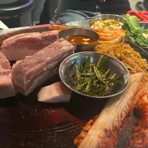 동두천솥뚜껑삼겹살 사진