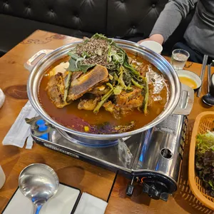 족발야시장 무청감자탕 사진