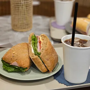 빅그린 커피앤베이커리 사진