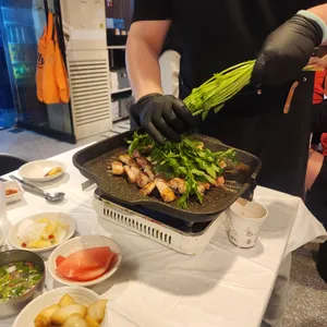 풀뜯는돼지 사진