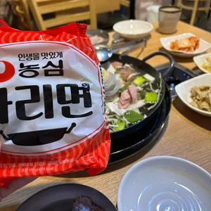 김뚜껑 부대찌개 사진