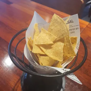 교촌치킨 사진