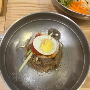 육쌈냉면 사진