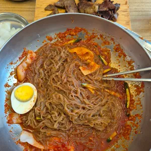 육쌈냉면 사진