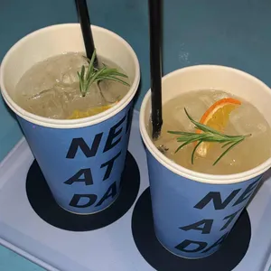 뉴앳던 사진