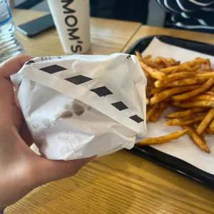 맘스터치 사진