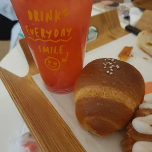 악토버나인 사진