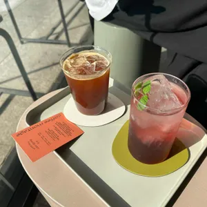 커피 몽타주 사진