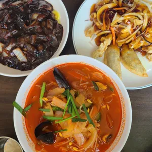 연래춘 사진