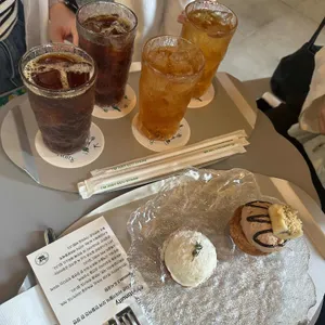 콘티뉴이티 사진