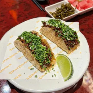 차알 브라운 사진