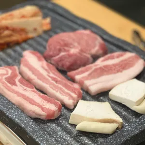 암돼지와 꽃등심 사진