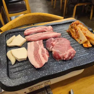 암돼지와 꽃등심 사진