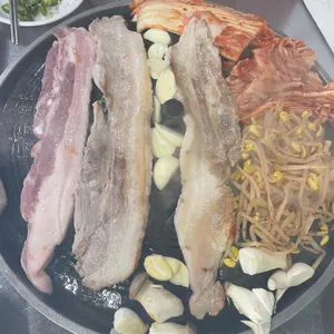 맛집솥뚜껑삼겹살 사진