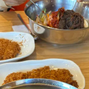 매콤돈까스 칡불냉면 사진