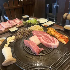 향토 무쇠솥뚜껑구이 사진