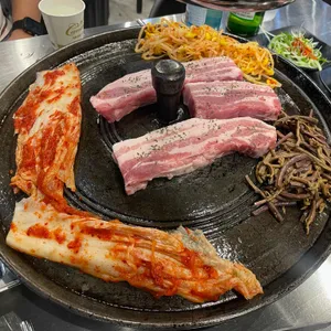 여기오면돼지 사진