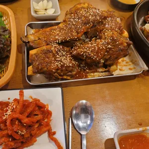족발야시장 무청감자탕 사진