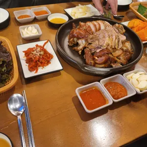 족발야시장 무청감자탕 사진