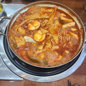 떡볶이에 밥볶아 사진