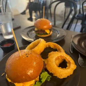 세컨드코너 사진