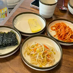월수금 통돼지 김치찌개 사진