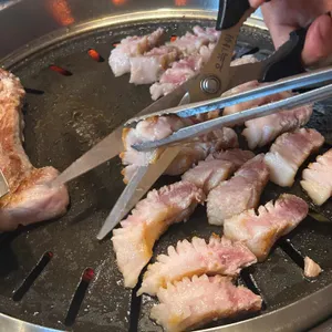 고기굽는남자 사진