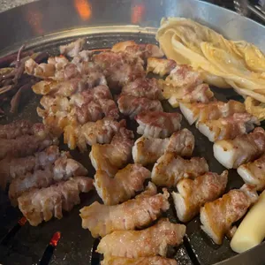 고기굽는남자 사진