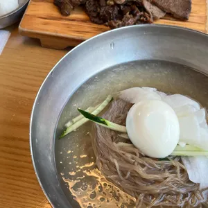 육쌈냉면 사진