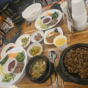 사월에 보리밥 사진
