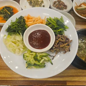 사월에 보리밥 사진