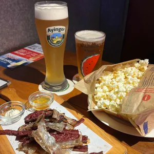 쓰리몽키즈 사진