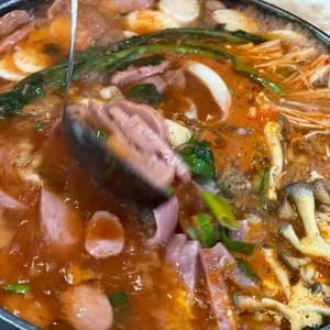 보글보글솥뚜껑부대찌개 사진