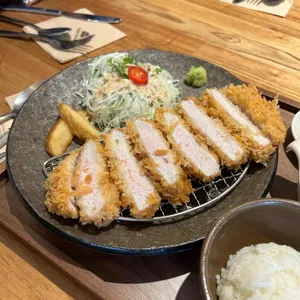 도토리돈까스 사진
