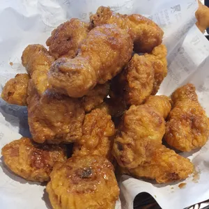 교촌치킨 사진