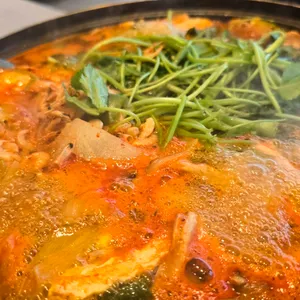 중앙탑초가집 사진