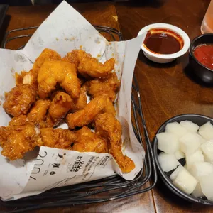 교촌치킨 사진