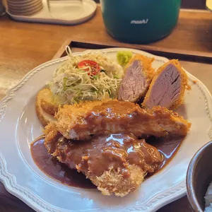 도토리돈까스 사진