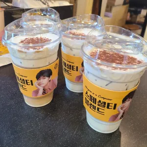컴포즈커피 사진