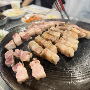 할매 솥뚜껑 삼겹살 사진