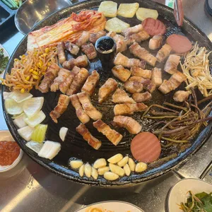 부뚜막솥뚜껑생삼겹살 사진