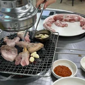 박통뒷고기참숯구이 사진