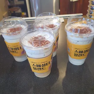 컴포즈커피 사진