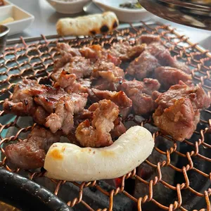 돼지전설 사진