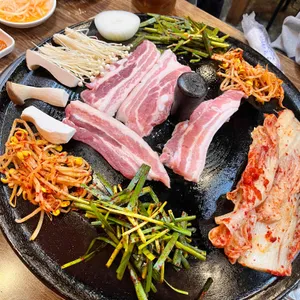 묵고갈래솥뚜껑삼겹살 사진
